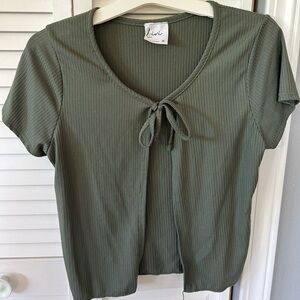 Ribbed front tie top